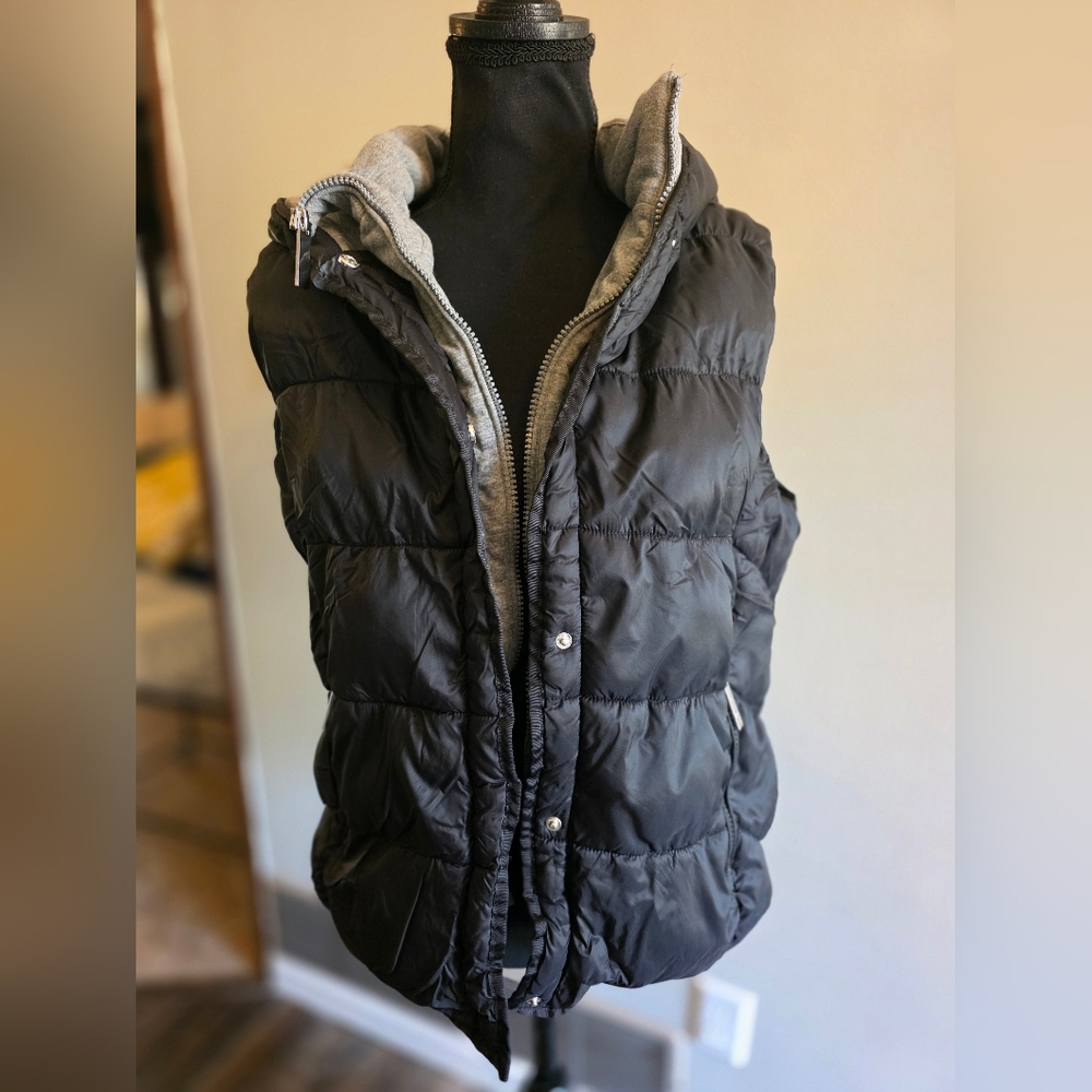Andrew Marc Women's Black Puffer Vest